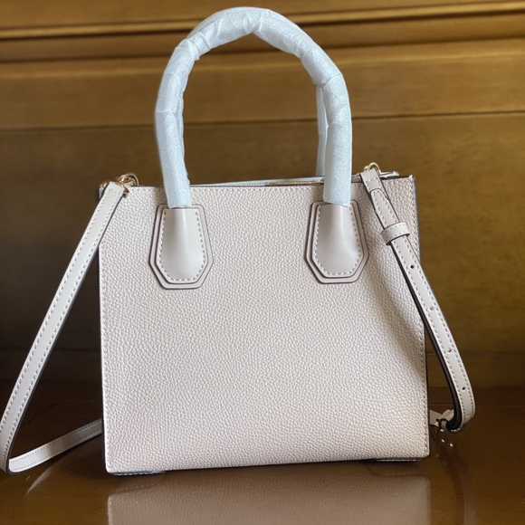 Michael Kors new Mercer cross-body ba - Picture 6 of 9